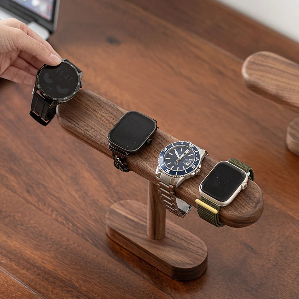 Jewelry And Watches Exhibition - Rak Pajangan Perhiasan Kayu Walnut, Stand