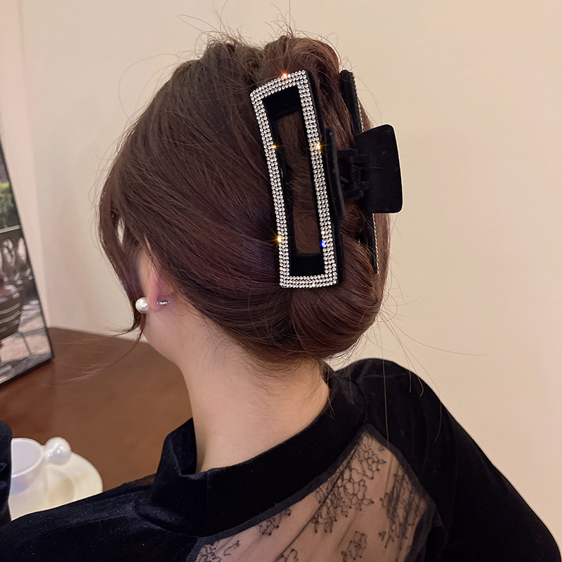 Shop Jewelry & Watches Near Me - Jepit Rambut Berhias Rhinestone Hitam untuk