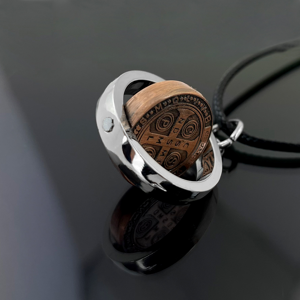Kalung Medali Santo Benediktus - Jewelry & Watches Vitopoulos ulasan dan harga